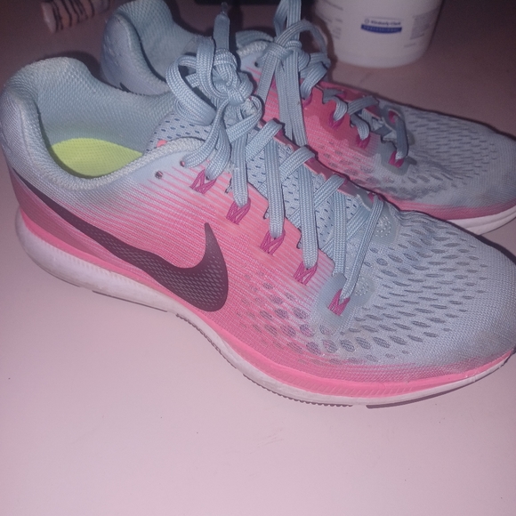 Shoes - Picture 3 of 5